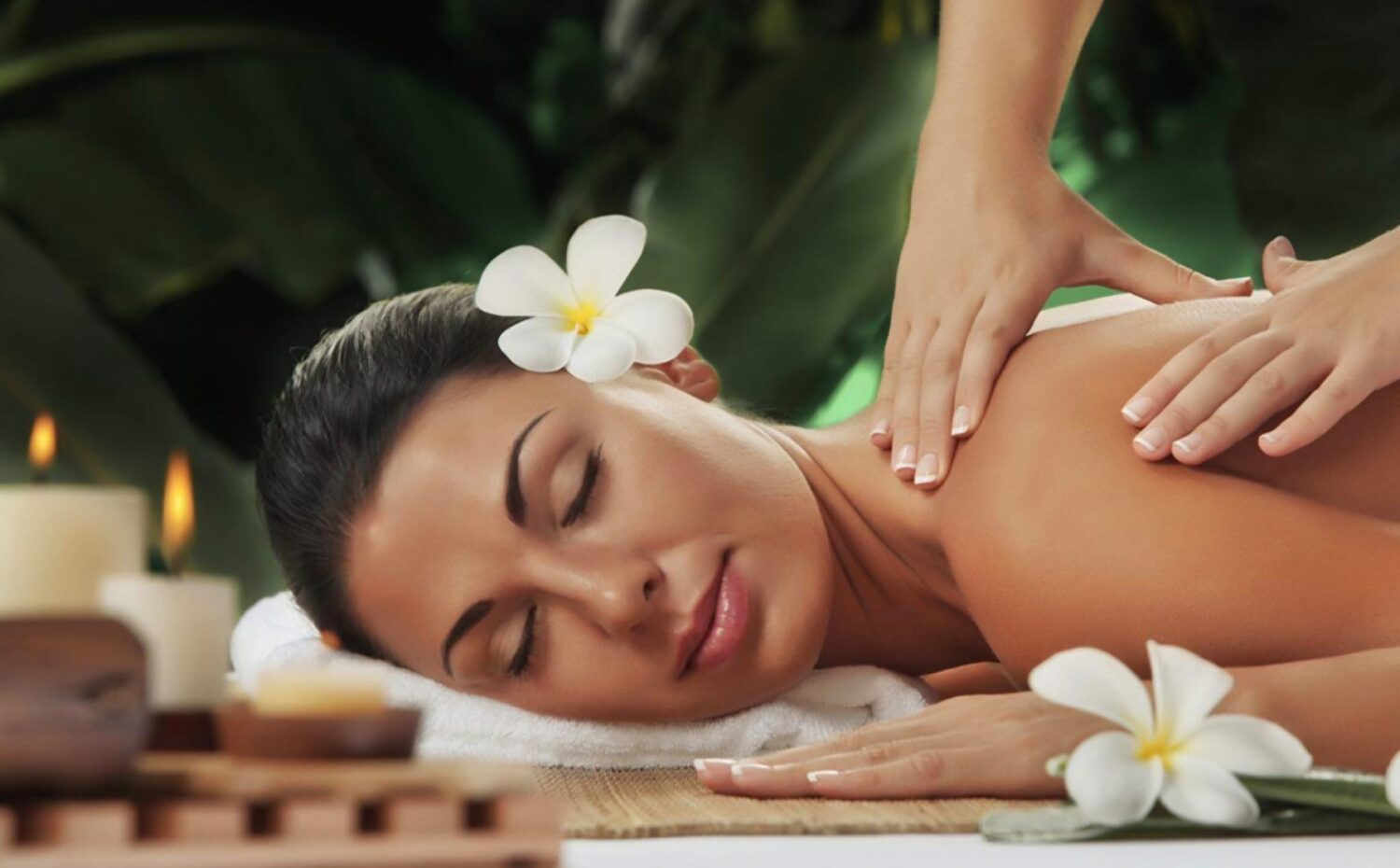 Massage Lomi-Lomi hawaïen réalisé avec les avant-bras
